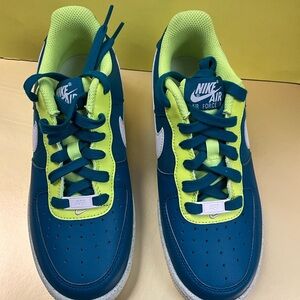 Nike Kids Sneakers in Teal and Neon Green